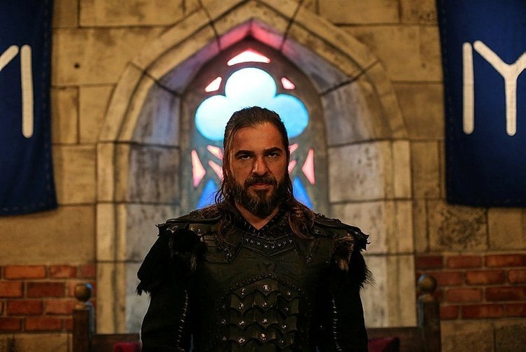 Diriliş Ertuğrul dizisinin yıldızı Engin Altan Düzyatan bu fotoğrafıyla ...