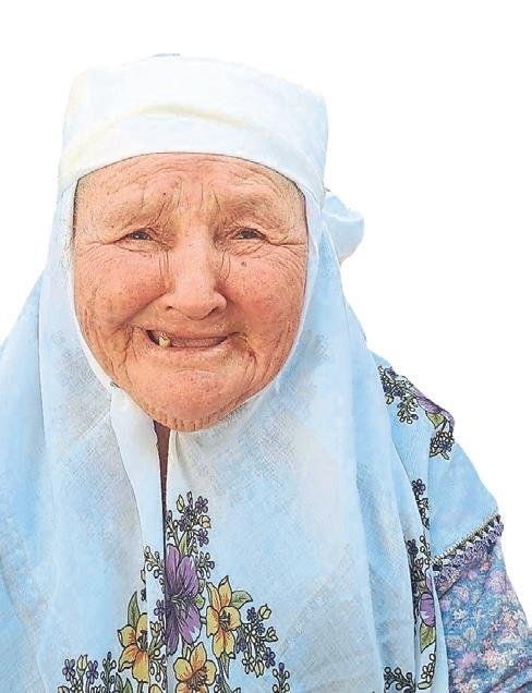 88’lik nine 100’ncü torunu için yemek düzenledi