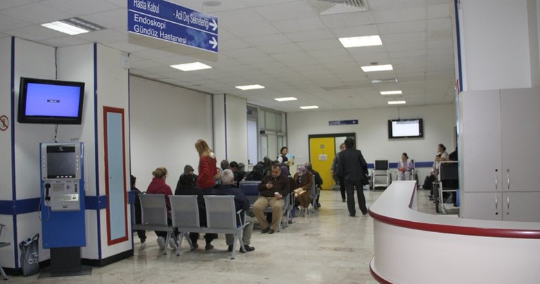 Izmir De Acil Serviste Gorevli Doktora Saldiri Izmir Haberleri