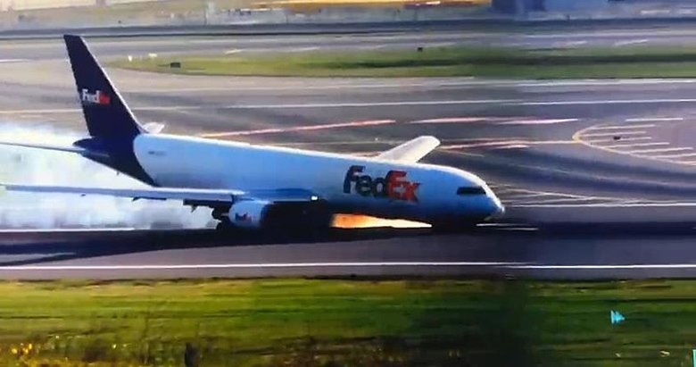 İniş takımları açılmayan uçak, gövdesi üzerine indi