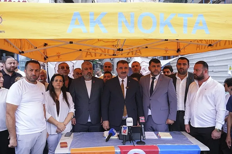 izmirde-chp-ve-diger-partilerden-500-kisi-ak-partiye-katildi-uyeler-mehter-marsiyla-karsilandi-1786811111546.jpeg