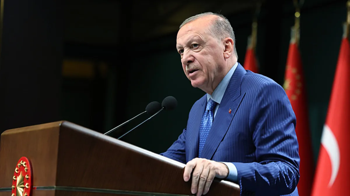 ''Bizim kırmızı çizgimiz aziz milletimizdir''