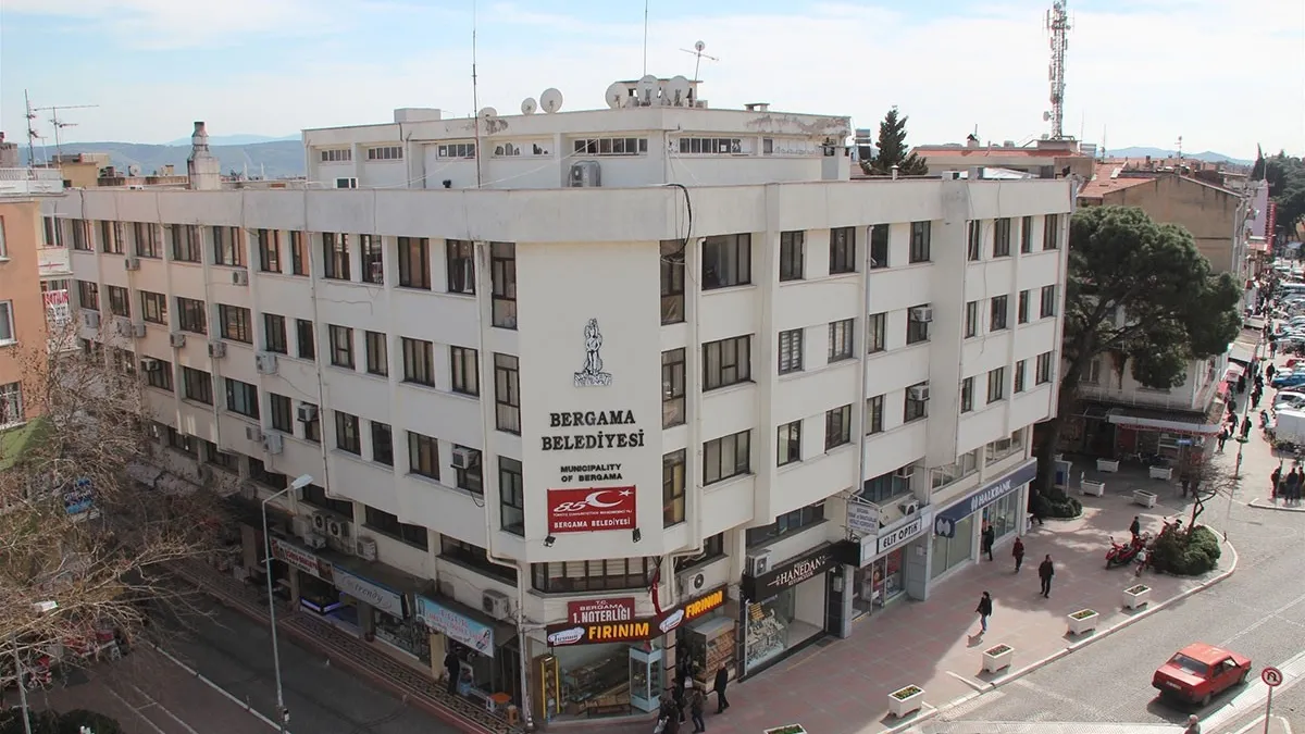Bergama Belediye Başkanı Tanju Çelik'in Personeline Yönelik Mobbing İddiaları Tartışma Yarattı