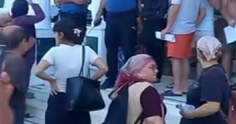 Kuşadası’nda otel çalışanlarından maaş grevi: Tatilciler mağdur oldu, parasını iade istedi