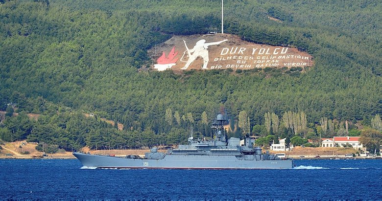 Rus askeri gemisi Çanakkale Boğazı’ndan geçti
