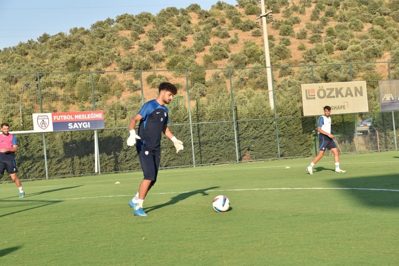 Altınordu’nun kalecisi Öztaşdelen: Takımı üst liglerde en iyi şekilde temsil etmek istiyorum