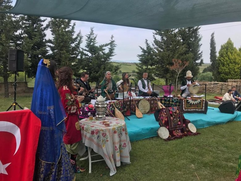 Manyas’ta unutulmaya yüz tutmuş Orta Asya gelenekleri tanıtıldı