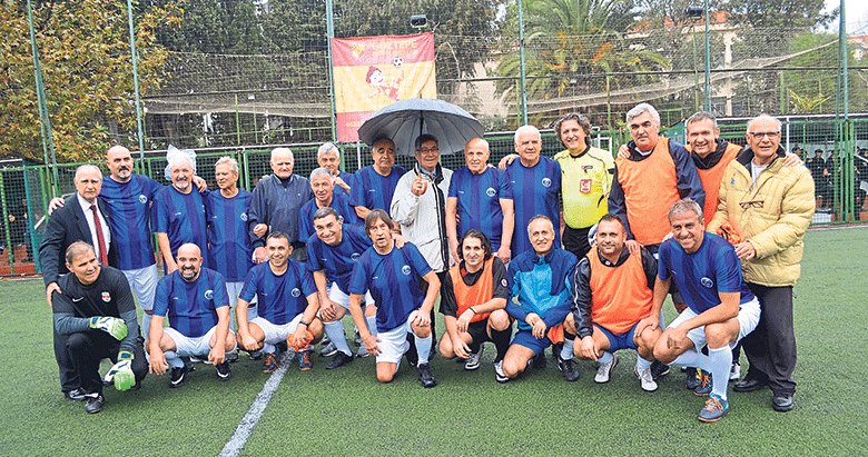 Efsanelerden anlamlı maç