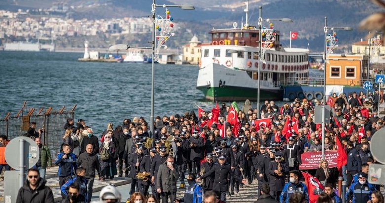 İzmir’de İstiklal Marşı’nın kabulünün yıldönümü coşkuyla kutlandı