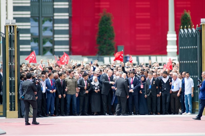 Başkan Erdoğan 15 Temmuz Anıtı başında dua etti
