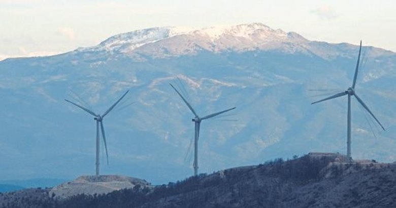 Muğla Sandras Dağı’na yılın ilk karı düştü