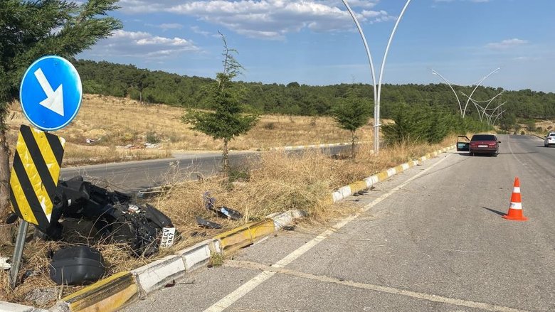 Uşak’ta motosiklet ile otomobil çarpıştı: 2 ağır yaralı