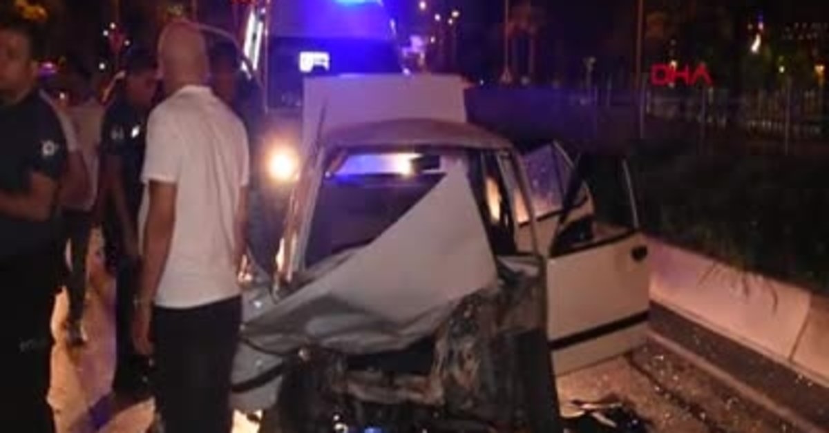 Izmir Bayrakli Da Feci Kaza Polisin Dur Ihtarina Uymayip Ters Yone Girdi