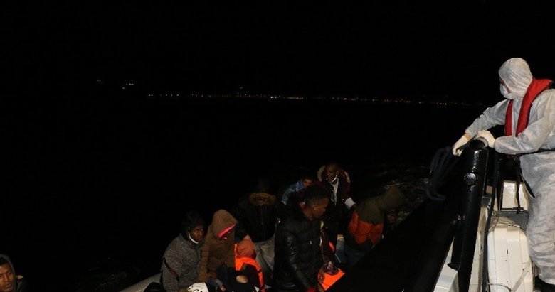 Lastik botta sürüklenen 23 kaçak göçmeni Sahil Güvenlik kurtardı