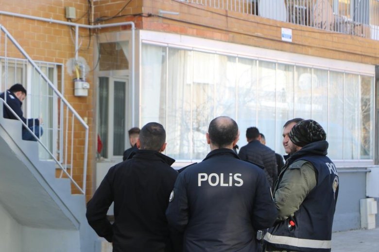 Kayıp kadının cansız bedeni karşı komşusunun bahçesindeki çuvalda bulundu
