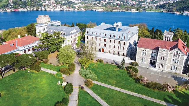 tijen-mergenden-bogazici-mezuniyetinde-kustah-paylasim-1784575174929.png