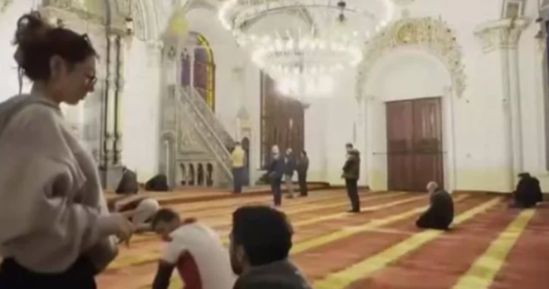 Görüntüler büyük tepki çekmişti! Camideki uygunsuz davranışa soruşturma