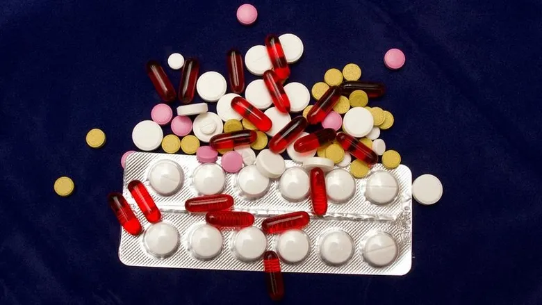 saclariniz-dokuluyor-yaslanma-hizlandiysa-dikkat-nedeni-bu-vitamin-eksikligi-olabilir-1786366440536.jpg