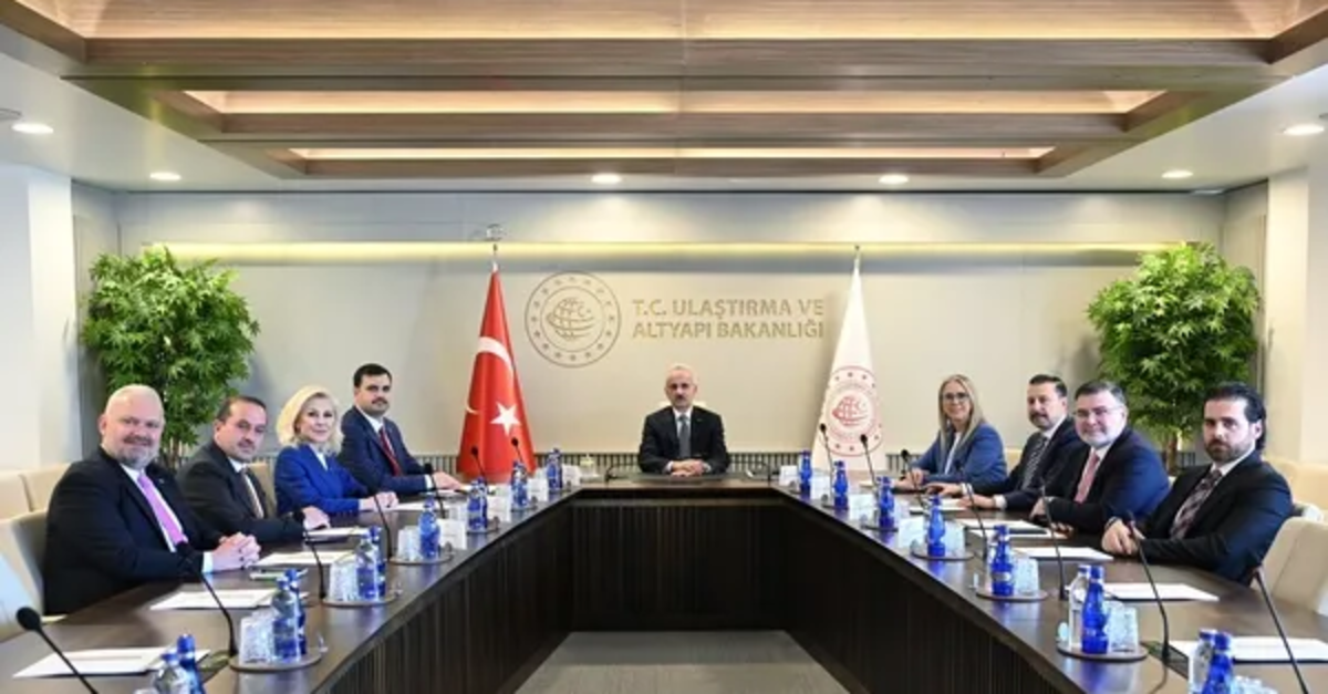 Ankara'da İzmir masası! AK Parti İzmir heyeti, Bakan Uraloğlu ile görüştü