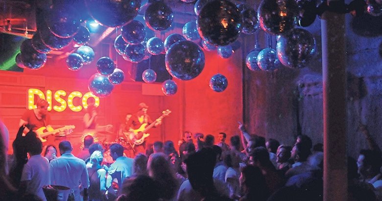 Alaçatı Disco’da eğlence dolu dizgin