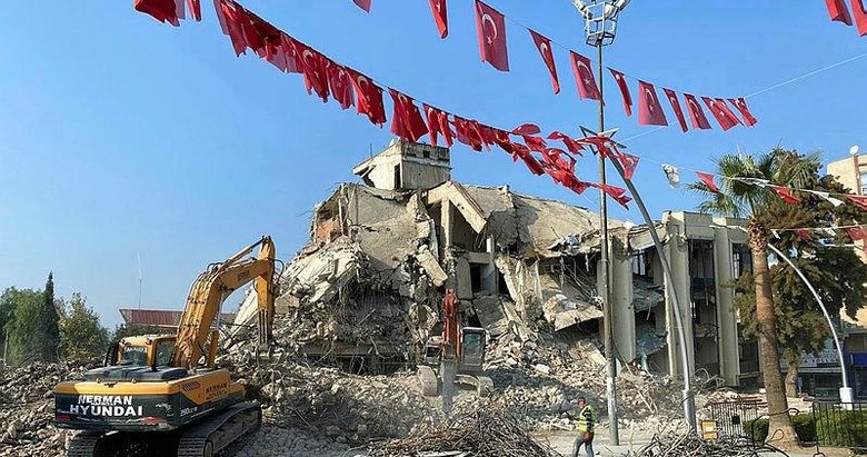 İzmir’i Kötü 6’lı yıktı! İşte o maddeler