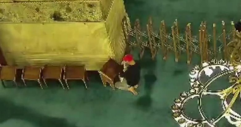 Ayasofya’yı kundaklama girişimi! Faciadan yangını fark edenler sayesinde dönüldü: O anlar kamerada