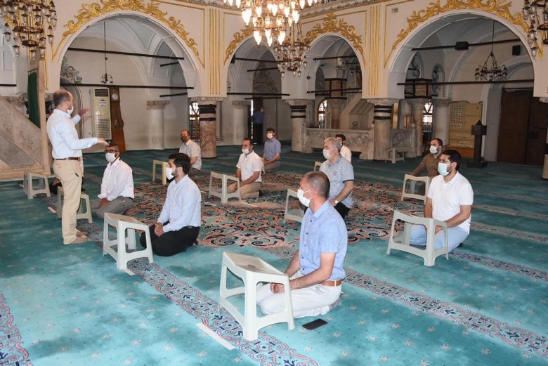 İzmir’deki camilerden müzik yayını yapılmıştı! İmam ve müezzinler eğitim almaya başladı