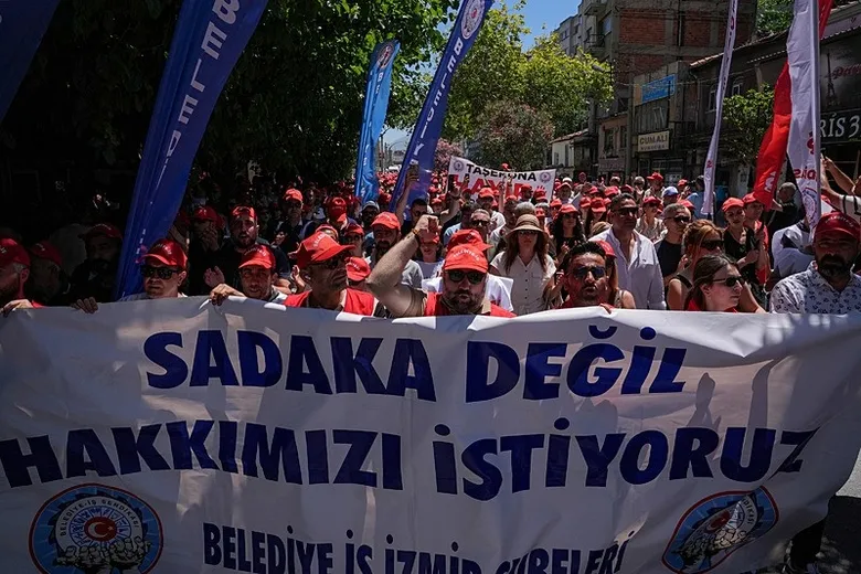 izmir-buyuksehir-belediyesi-iscileri-is-birakti-1781524353638.jpeg