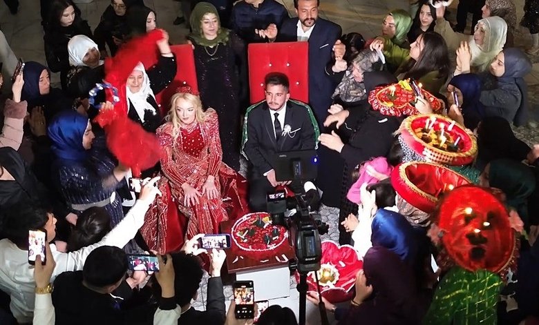 Muğla’da aşık oldular! İskoçyalı Leanne Van’a gelin gitti