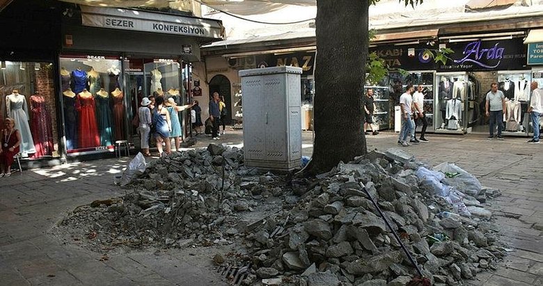 Vandallar balyozla yıkmıştı! İzmir Valiliği yeniden yapılması için harekete geçti