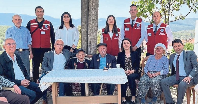 Kore gazisine 95. yaş günü sürprizi
