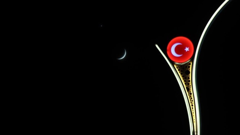 gokyuzunde-buyuleyen-goruntuler-hilal-ve-venusten-ay-yildiz-soleni-1781765809843.jpeg