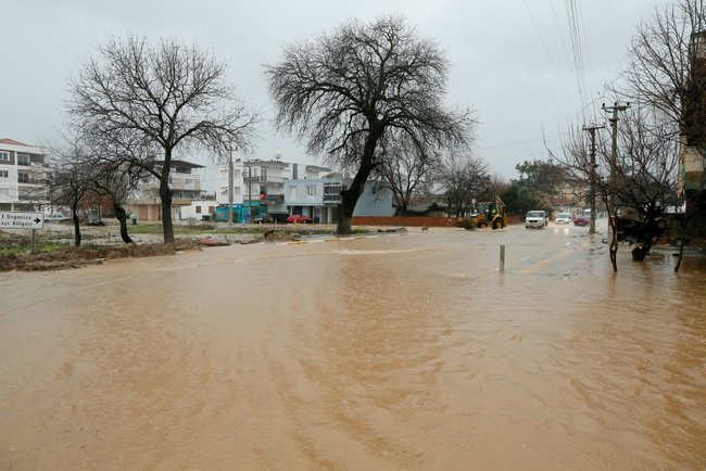 İzmir’de yağmur ne zaman dinecek? İzmir’de pazar günü hava nasıl olacak?