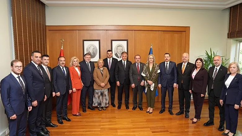 ak-parti-izmir-heyeti-tarihi-satoda-bir-araya-geldi-1791809686225.jpeg