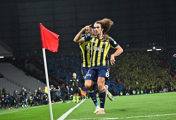 super-kupada-dev-final-sampiyon-fenerbahce-1768068188701.jpeg