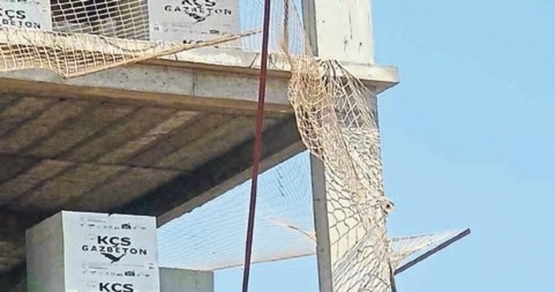 8. kattan düşen işçiyi güvenlik filesi kurtardı