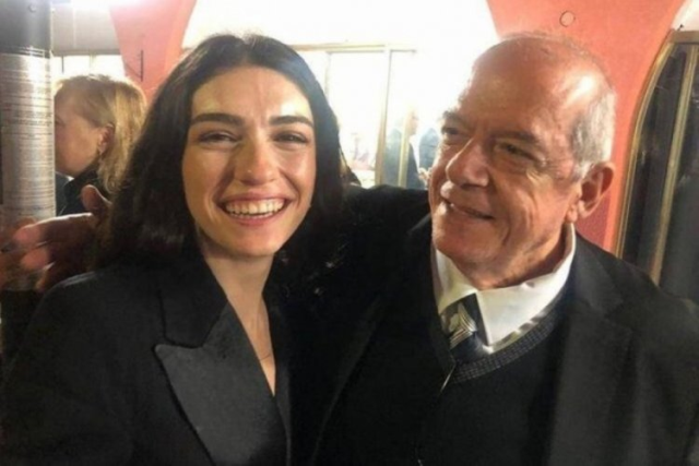 Hazar Ergüçlü’nün babası hayatını kaybetti