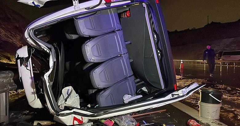 Kuzey Marmara Otoyolu’nda servis minibüsü devrildi: 11 yaralı