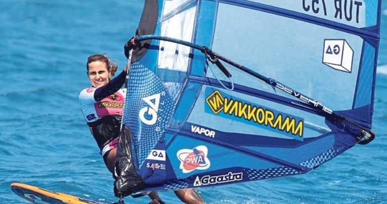 Windsurf heyecanı Çeşme’de yaşandı