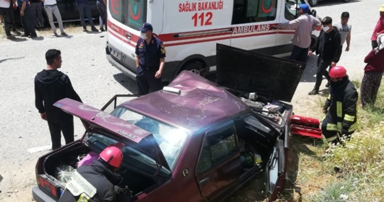 Denizli’de 2 otomobilin çarpıştığı kazada 5 kişi yaralandı