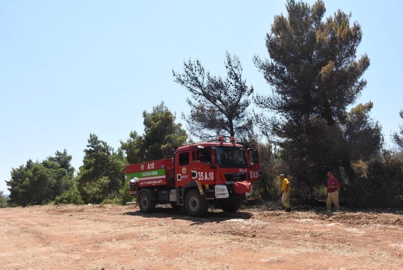 Urla’daki yangın kısa sürede söndürüldü! ’Ateş Kartalı’ 60 ton su boşalttı