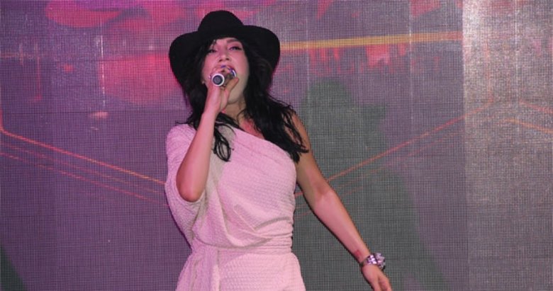 Ünlü şarkıcı Hande Yener’e Cumhurbaşkanına hakaret soruşturması