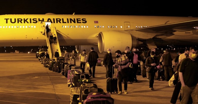 Fas’tan 277 Türk vatandaşı THY uçağıyla Ankara’ya getirildi