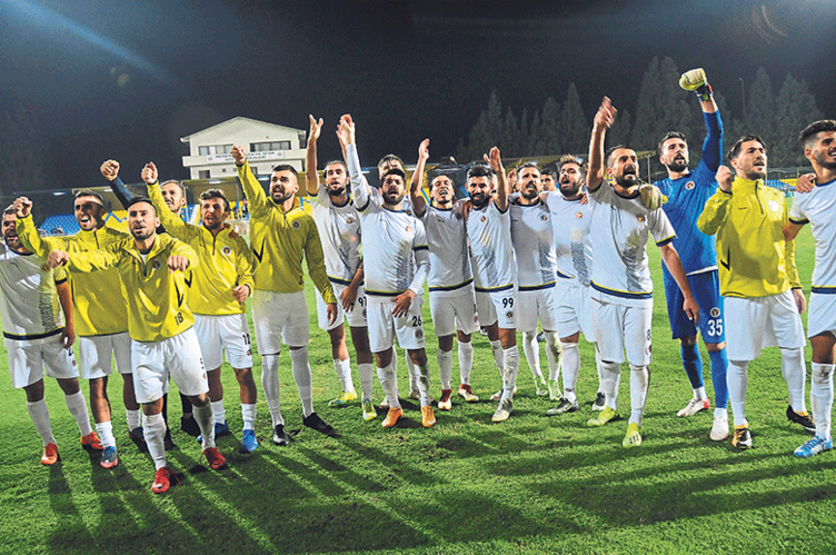Menemenspor yeni başkandan gol yedi! Şampiyonluğa koşan takım aç kaldı!