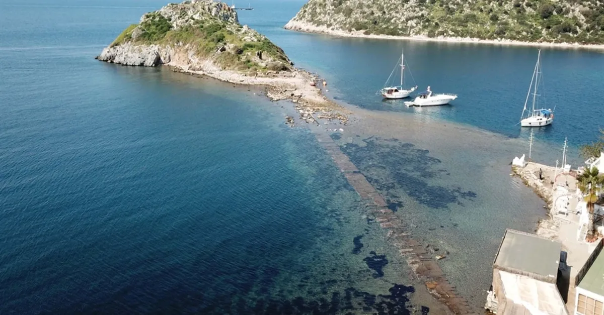 Bodrum'da Deniz Çekilmesiyle 3 Bin 500 Yıllık Kral Yolu Ortaya Çıktı