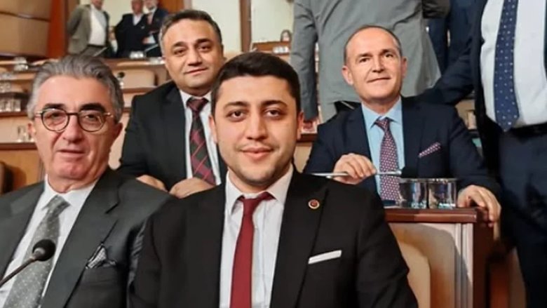 CHP’li Bayrampaşa Belediye Meclis Üyesi Murat Salman partisinden istifa etti