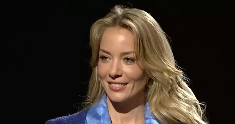 Anne oğul AVM turunda gönüllerince eğlendi