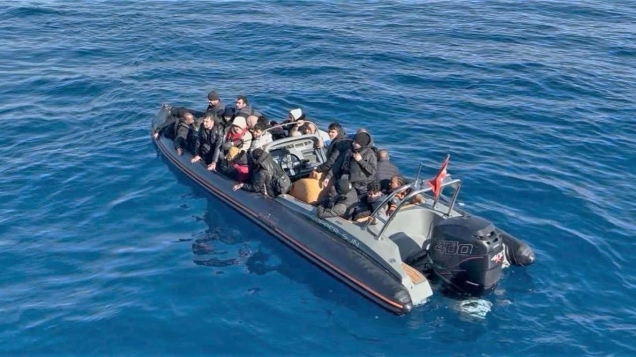 Ege'de hareketlilik! İzmir açıklarında 28 düzensiz göçmen yakalandı