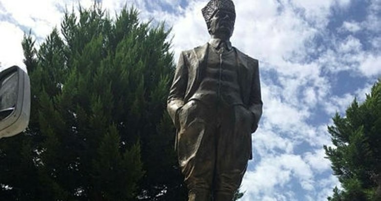 Atatürk büstünün bakımsız hali tepki çekti