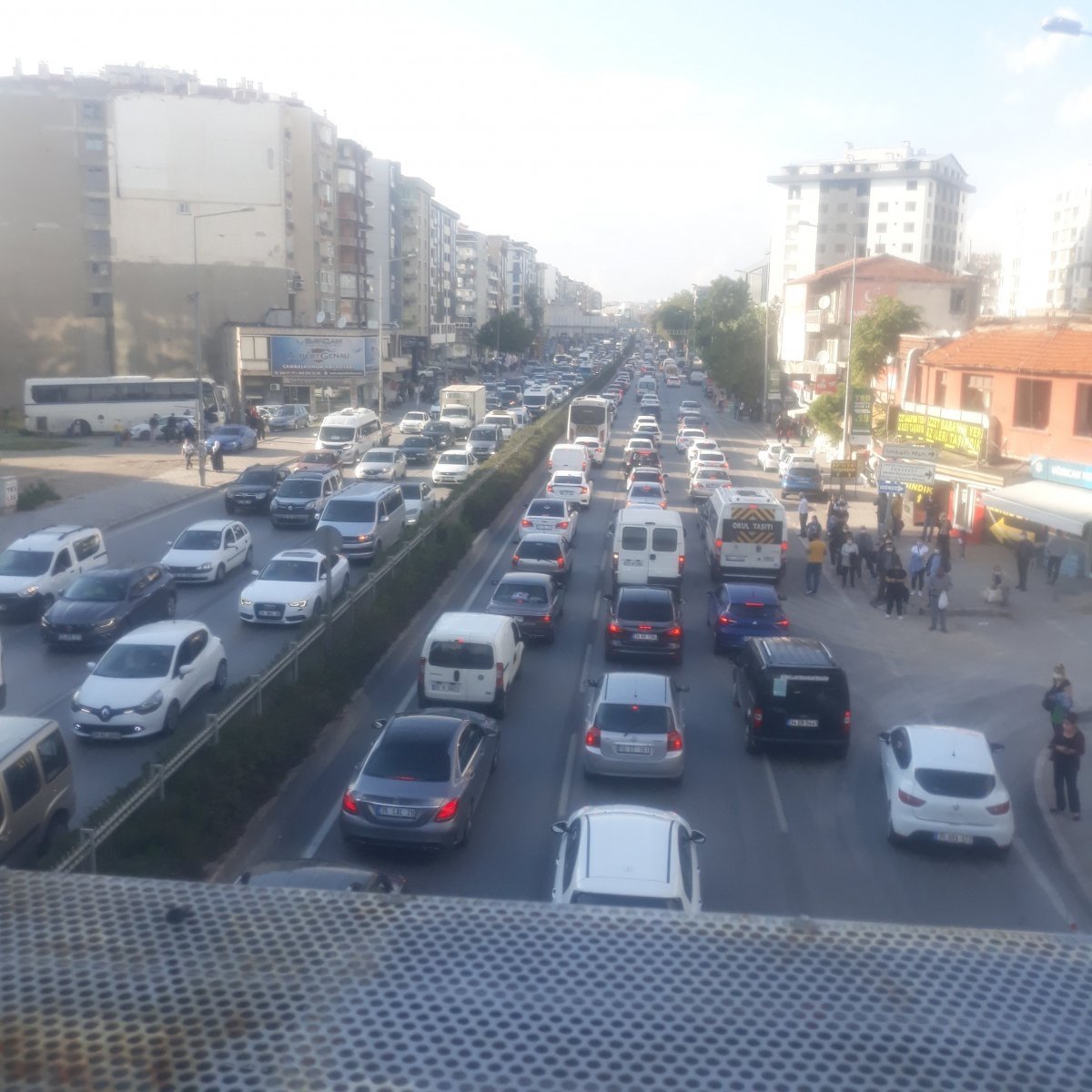 Izmir De Deprem Sonrasi Trafik Kilitlendi